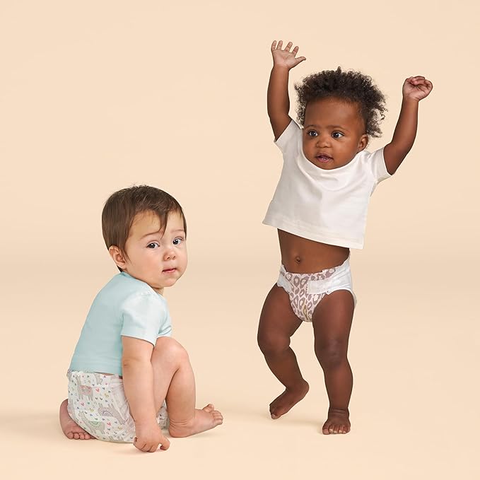 The Honest Company Clean Conscious Diapers for Delicate Skin | Up to 100% Leakproof | Hypoallergenic, Fragrance Free | Girl Prints | Super Club Box, Size 4 (22-37 lbs), 104 Count (Prints May Vary)
